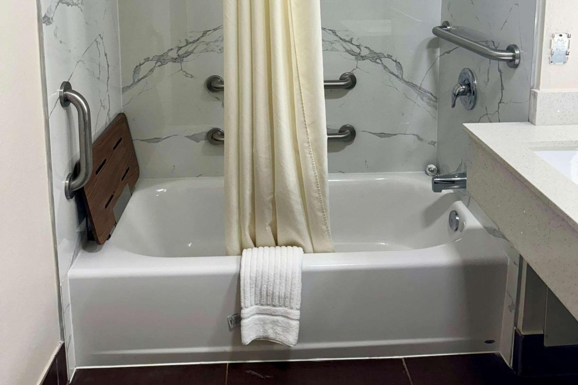 Quality Inn Sulphur Eksteriør bilde